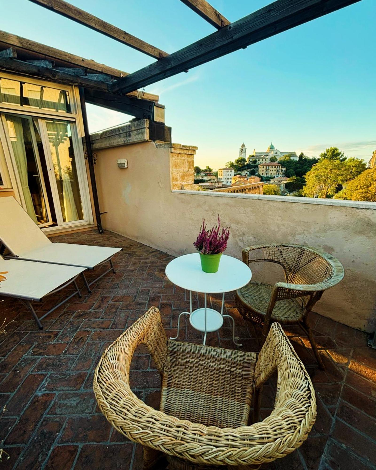 Domus Mirabilis Homestay Ancona Exterior photo